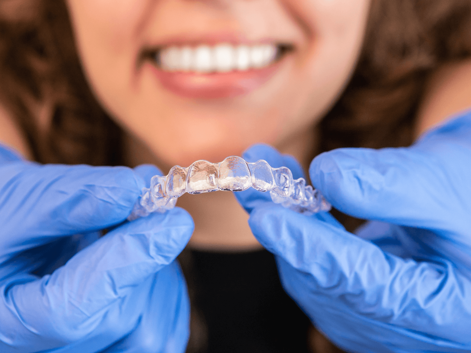 Comment les aligneurs dentaires déplacent-ils les dents ?