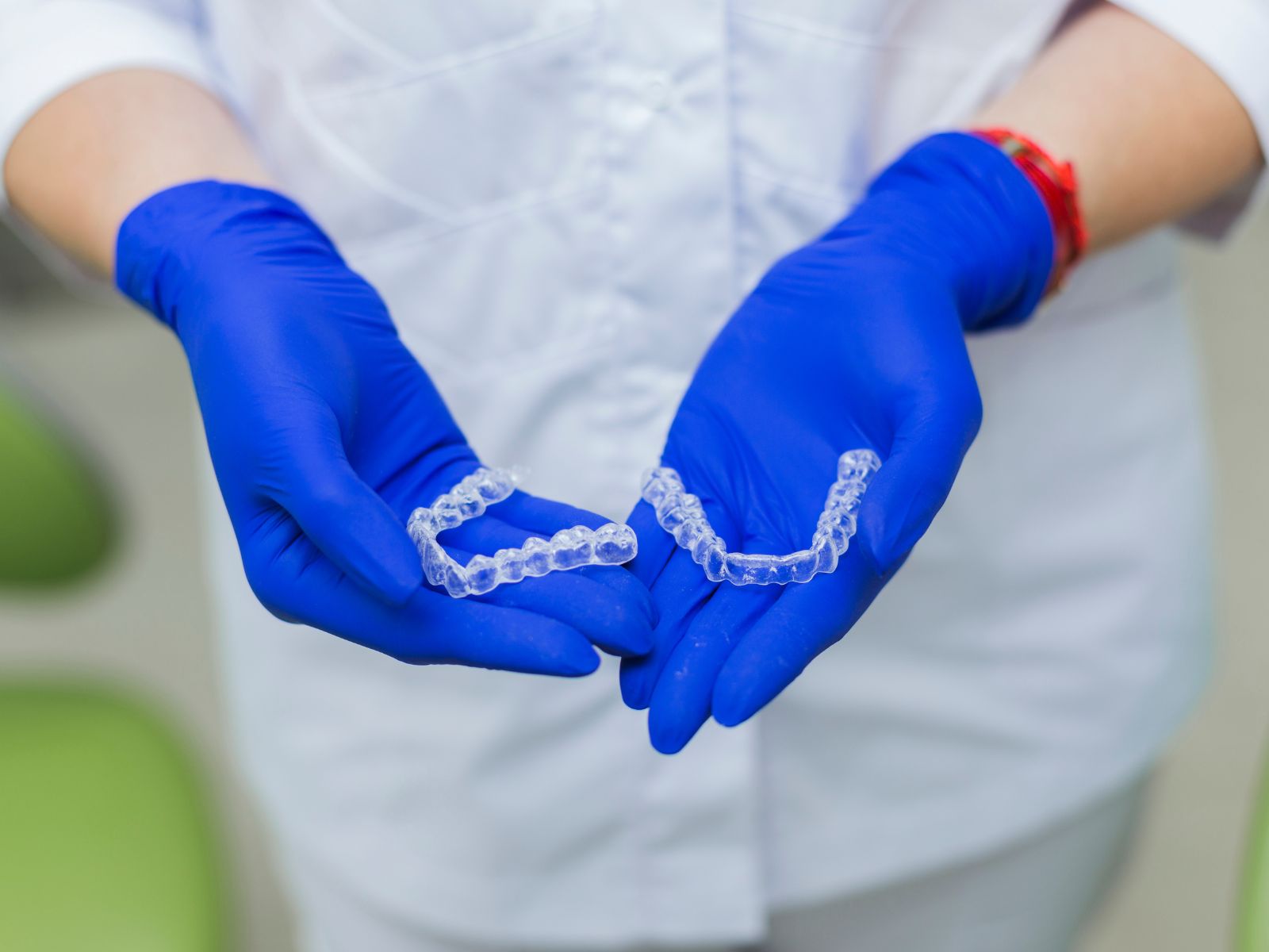 Différence entre aligneurs Spark et Invisalign en Tunisie