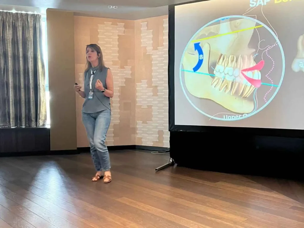 Dr Amina Ben Salem Saied forme des orthodontistes à la technique Pitts 21 à Budapest